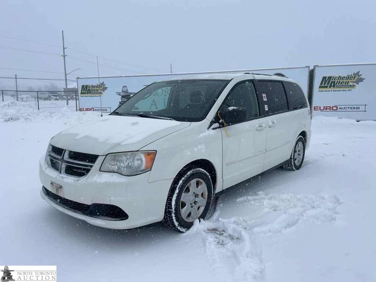 2011-dodge-grand-caravan-image-1