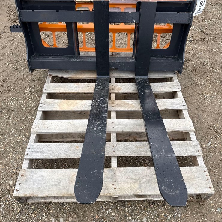 2764 - SKID STEER UTILITY HITCH ADAPTER - 2" RECIEVER