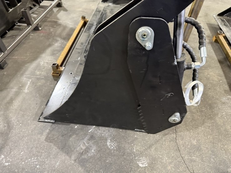 2025-giyi-72"-4-in-1-bucket-image-5