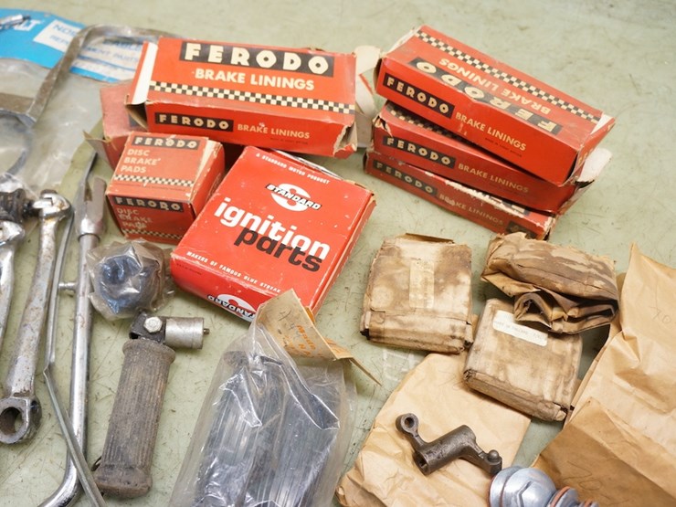 british---triumph-bsa-norton-miscellaneous-parts-lot-image-8