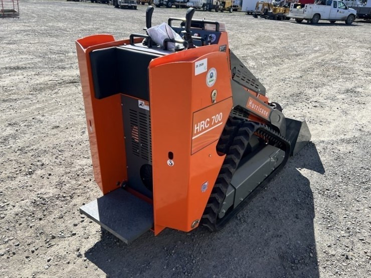 2025-hurricane-hrc700-mini-compact-track-loader-image-4