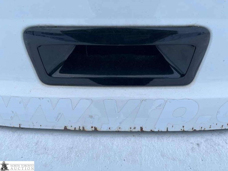 2015-ford-explorer-image-16