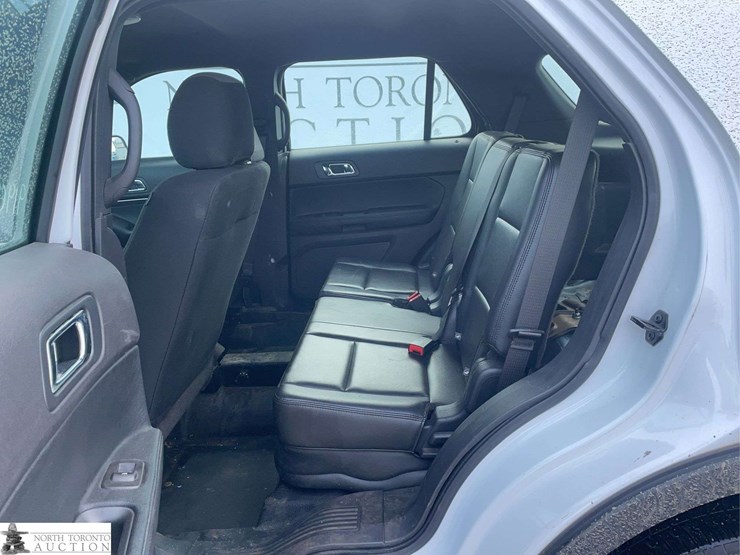 2014-ford-explorer-image-27