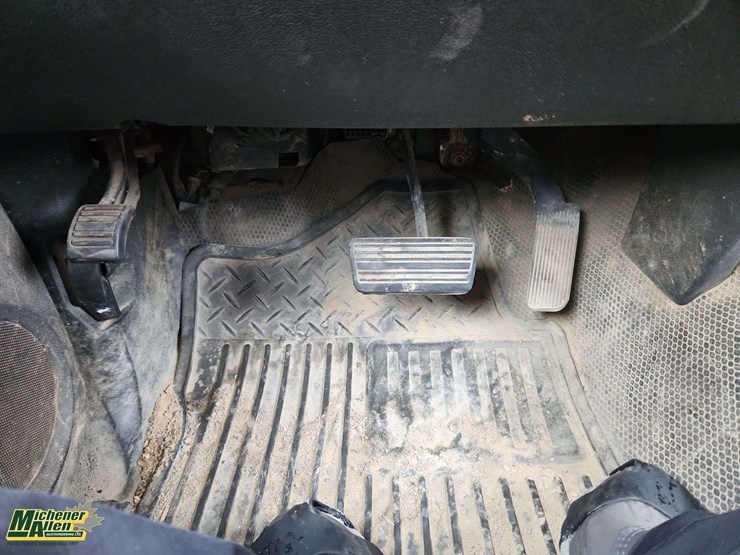 2012-chevrolet-silverado-2500hd-image-24