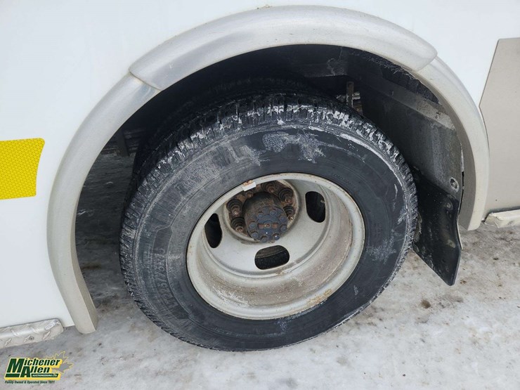 2016-chevrolet-express-s/a-ambulance-image-11