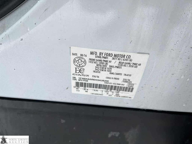 2017-ford-explorer-image-54