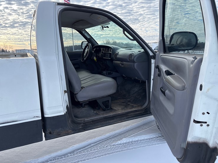 2002-dodge-ram-2500-image-30