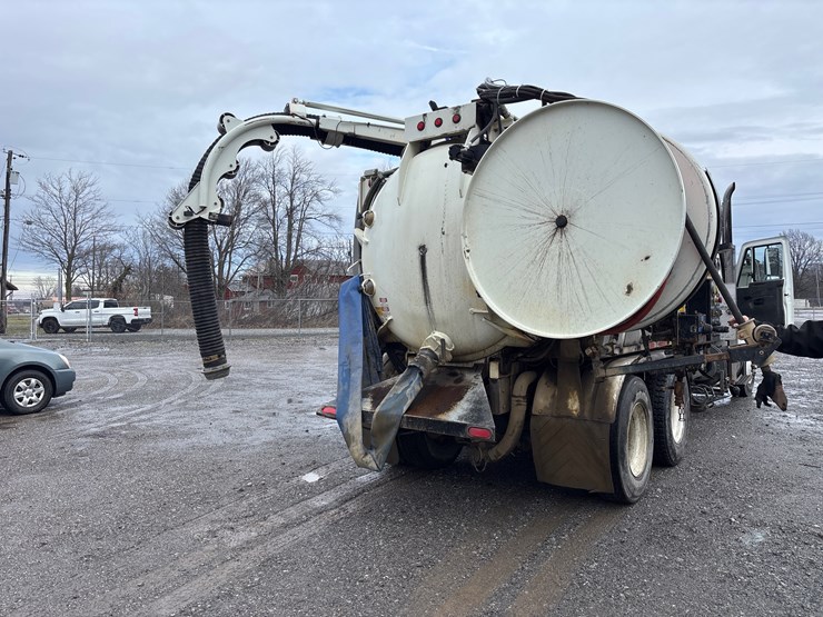 2009-international-7400-image-26