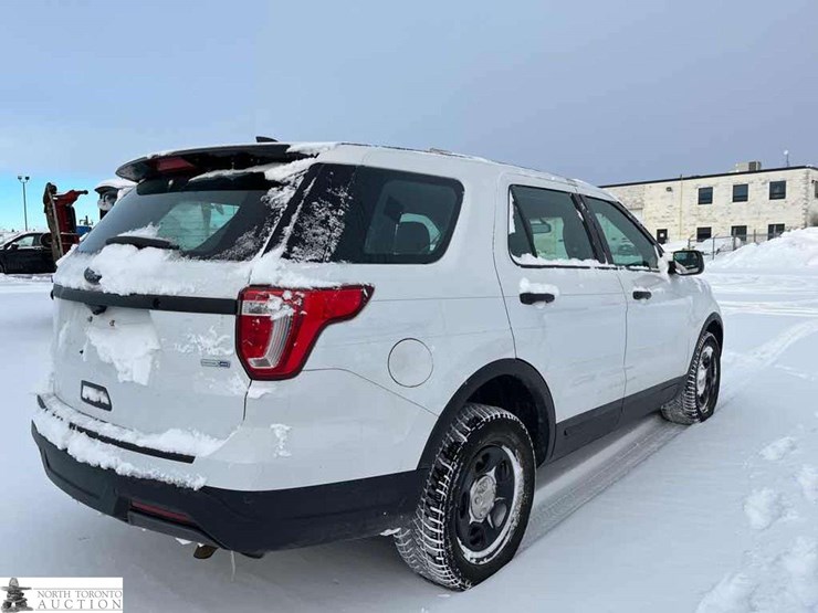 2018-ford-explorer-image-6