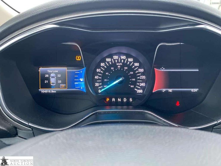 2017-ford-fusion-se-image-18