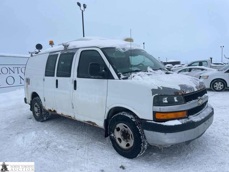2011-chevrolet-express-g3500-image-3