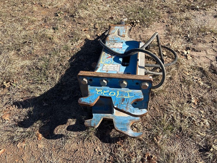 okada-okb-304b-hydraulic-breaker-excavator-attachment-image-3