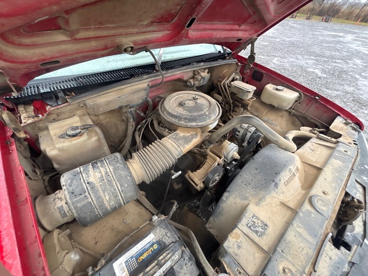 #1104-•-1992-chevrolet-c3500-w/-8ft-dump-image-15