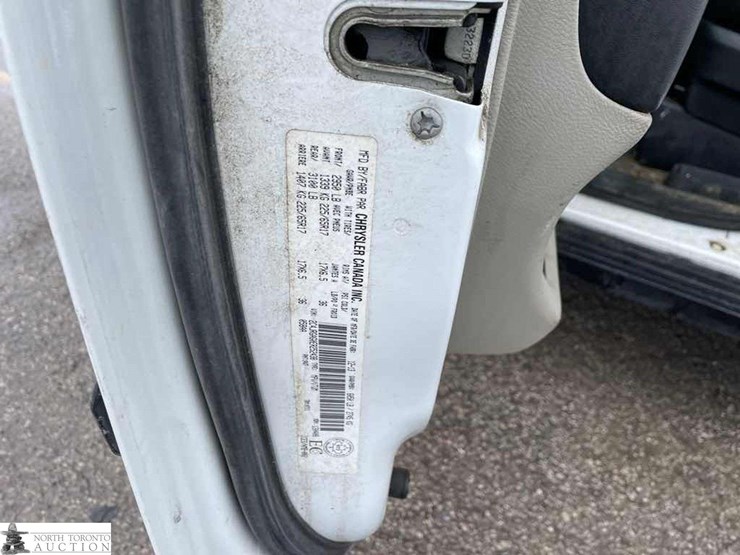 2014-ram-tradesman-image-16