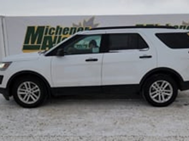 2017-ford-explorer-image-5