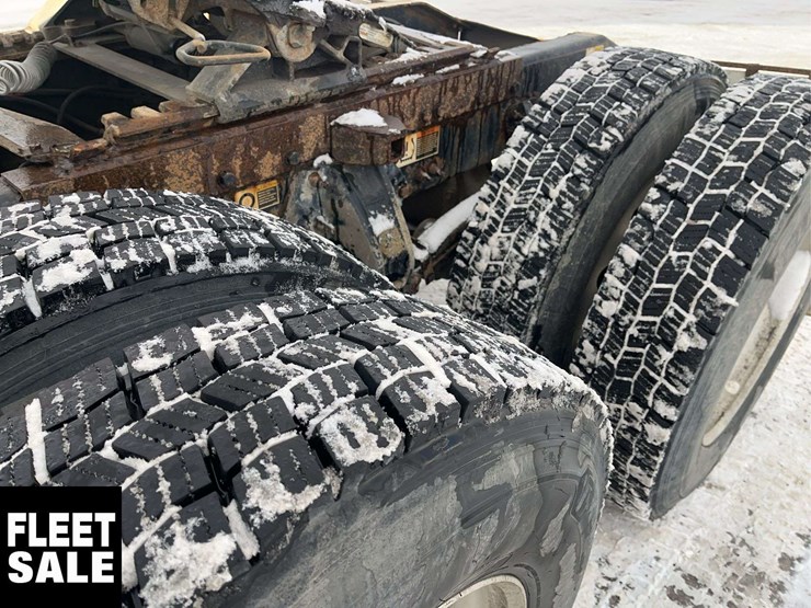 2016-peterbilt-367-image-11