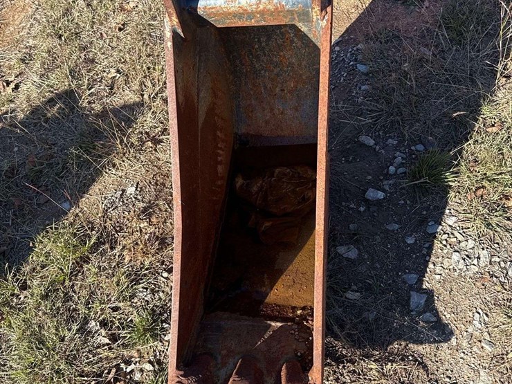 paladin-12in-digging-tooth-bucket-excavator-attachment-image-4