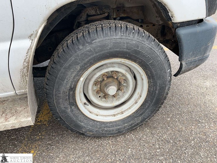 2014-ford-cargo-image-10