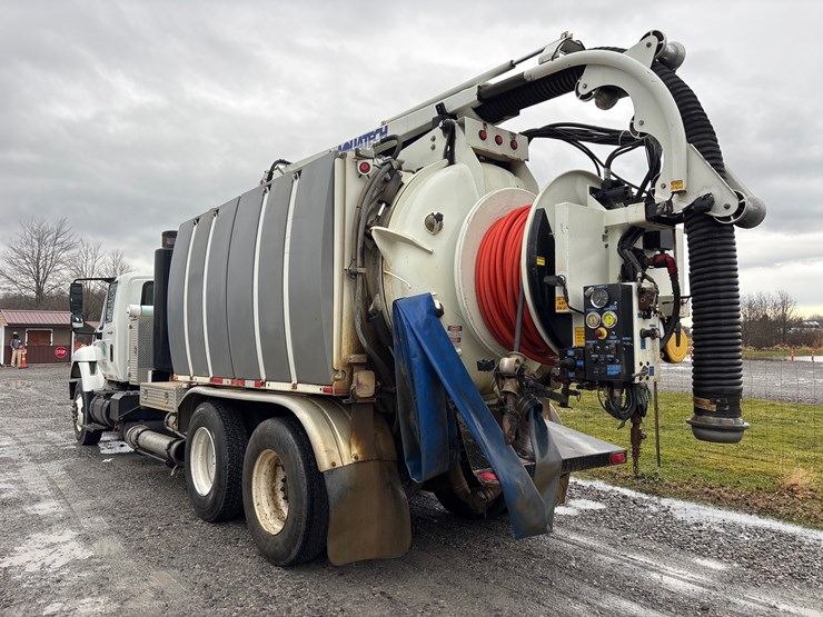 2009-international-7400-image-11