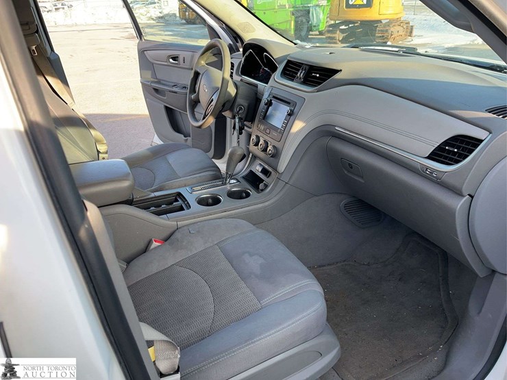 2013-chevrolet-traverse-image-24