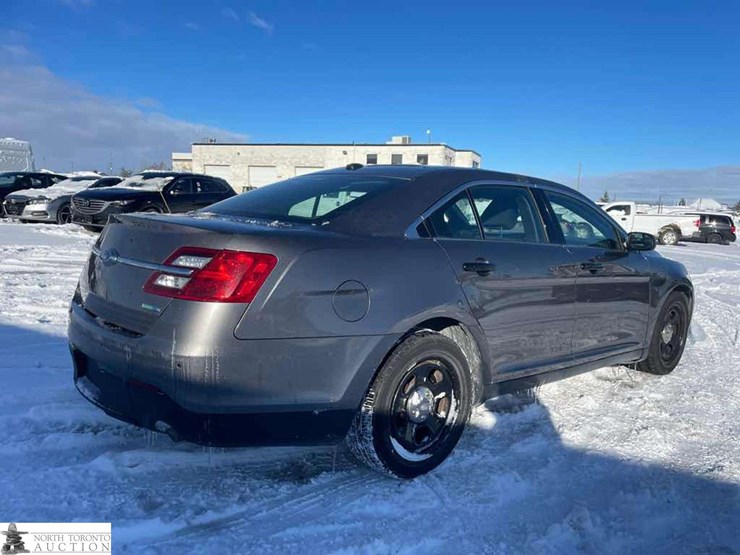 2017-ford-taurus-police-inte-image-4