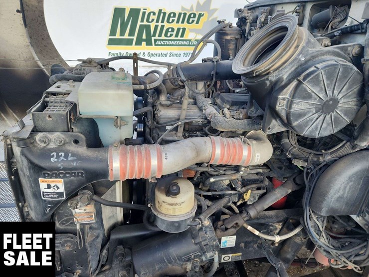 2011-peterbilt-348-image-28