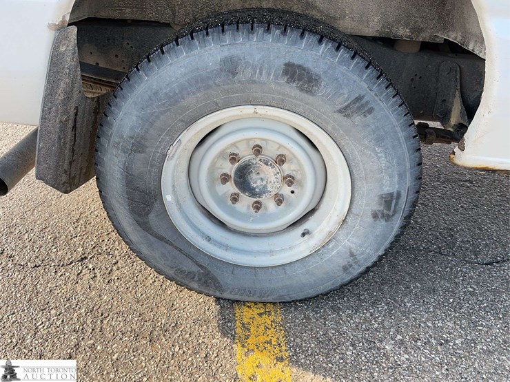 2013-ford-cargo-image-9