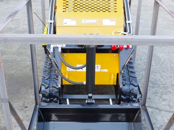 2025-agt-industrial-mx-crt23-stand-on-mini-skid-steer-loader,-23hp-rato-gasoline-engine,-32"-bucket-image-4