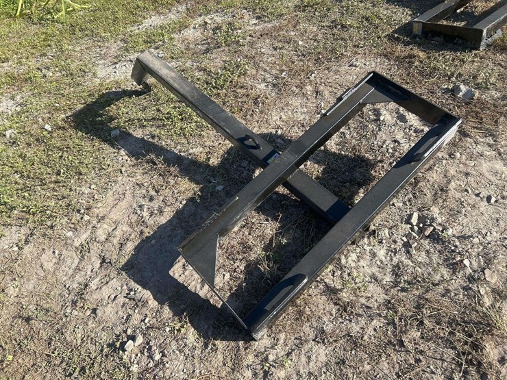 tree-boom-skid-steer-attachment-image-2