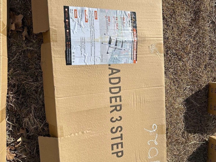 land-honor-3-step-safety-ladder-image-2