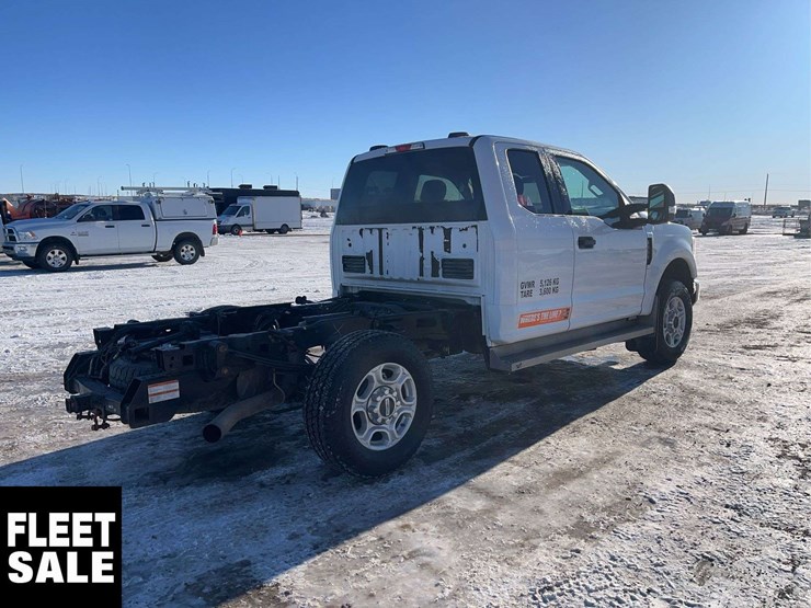 2021-ford-f350-image-4