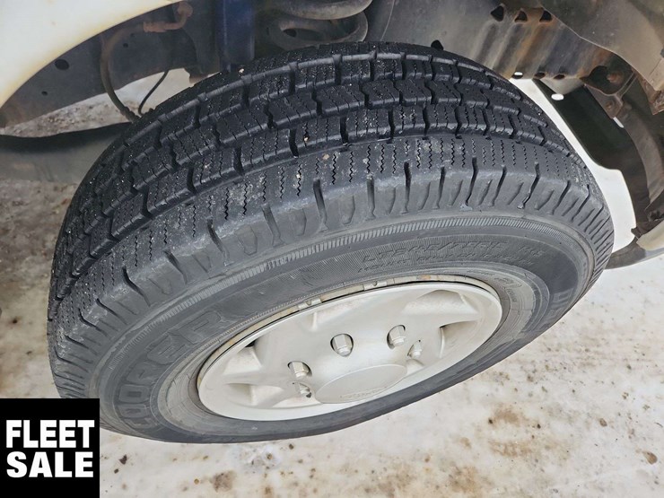 2013-ford-cargo-image-13