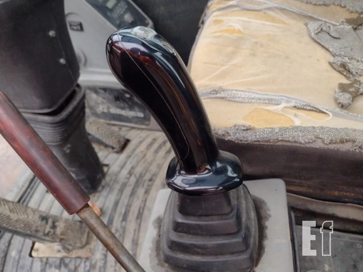 2005-gradall-xl3300-image-11