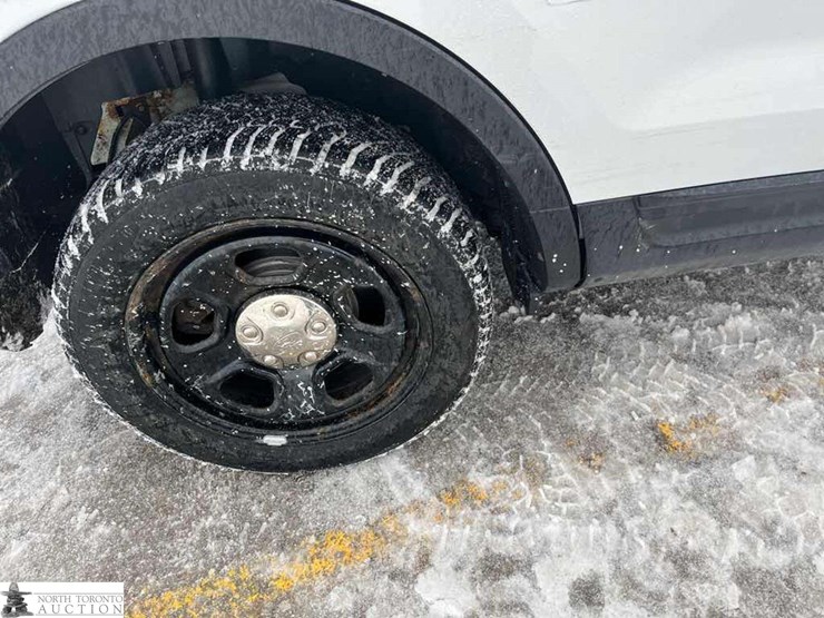 2014-ford-explorer-image-29