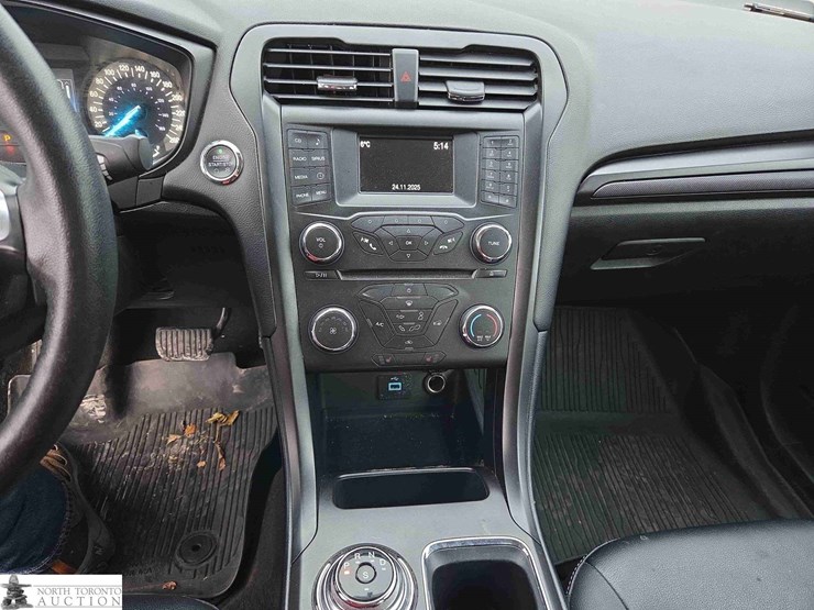 2018-ford-fusion-image-24