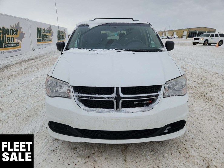 2015-dodge-grand-caravan-sxt-image-9
