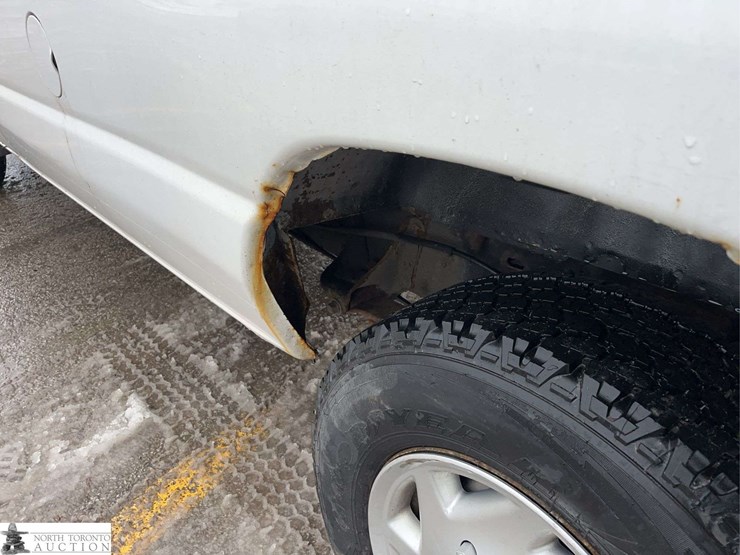 2011-ford-cargo-image-27