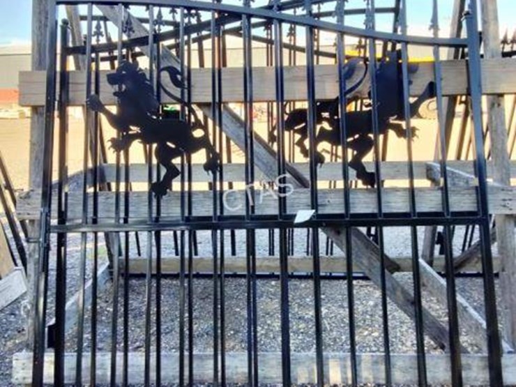 #83-•-bi-parting-iron-gate-w/-lion-motif---4.2m-image-1