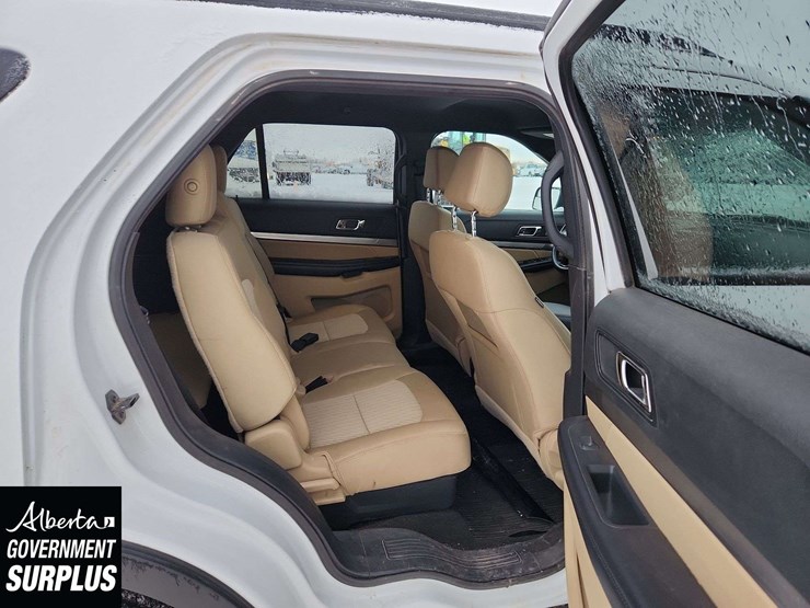 2017-ford-explorer-image-17