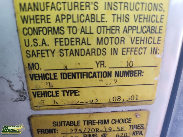 2004-gmc-w5500-image-33