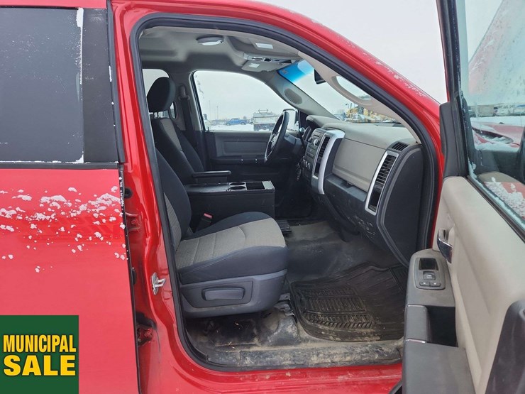 2012-dodge-1500-image-18