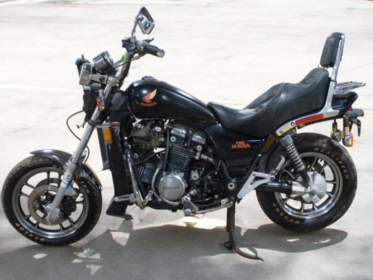 1986-honda-vf1100c-v65-magna-motorcycle-image-4