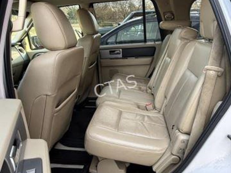 2016-ford-expedition-xlt-image-15