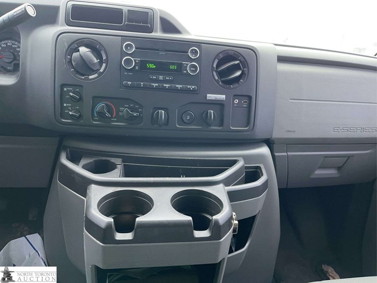 2014-ford-cargo-image-15