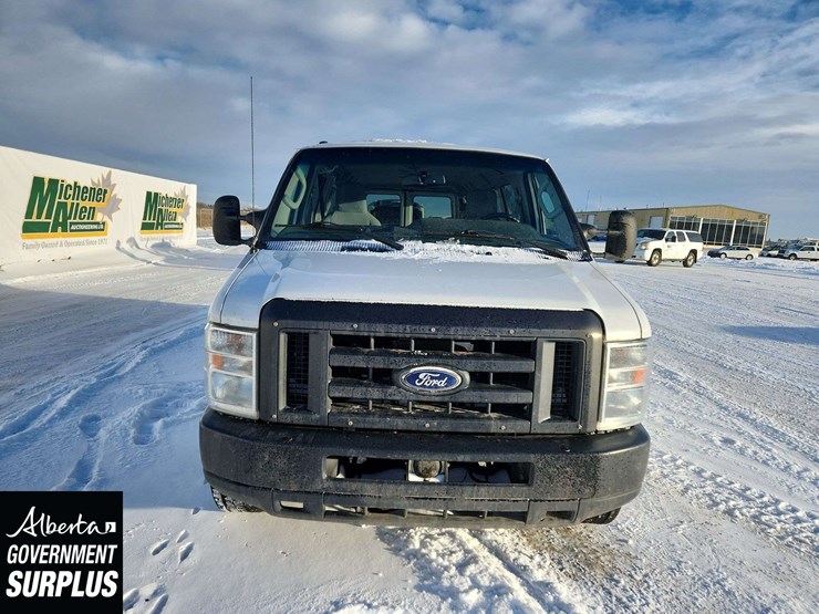 2014-ford-cargo-image-9