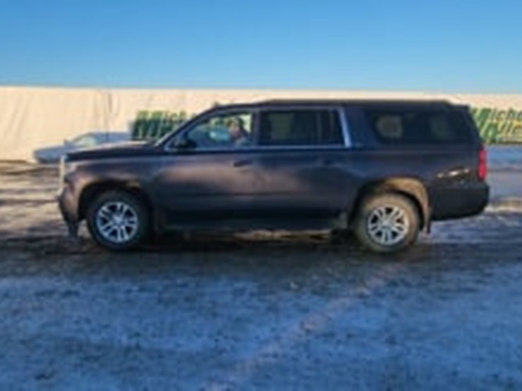 2015-chevrolet-suburban-image-5