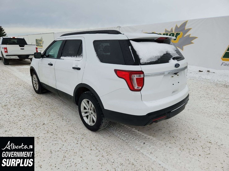 2017-ford-explorer-image-3