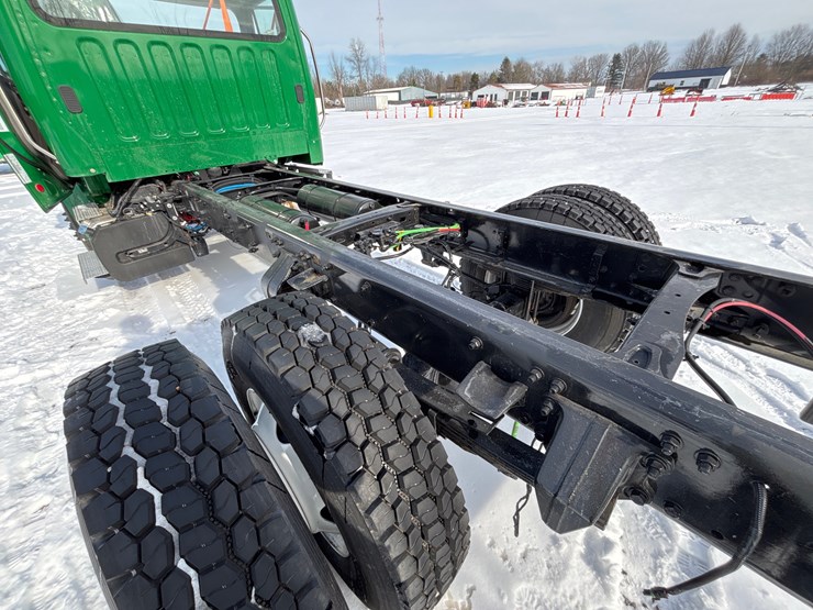 2024-freightliner-m2-106-image-9