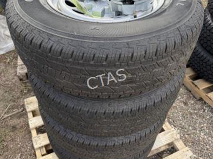 #175-•-set-of-4-chevrolet-wheels---255/70r17---take-offs-image-1