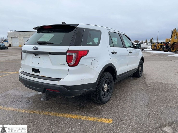 2018-ford-explorer-image-4